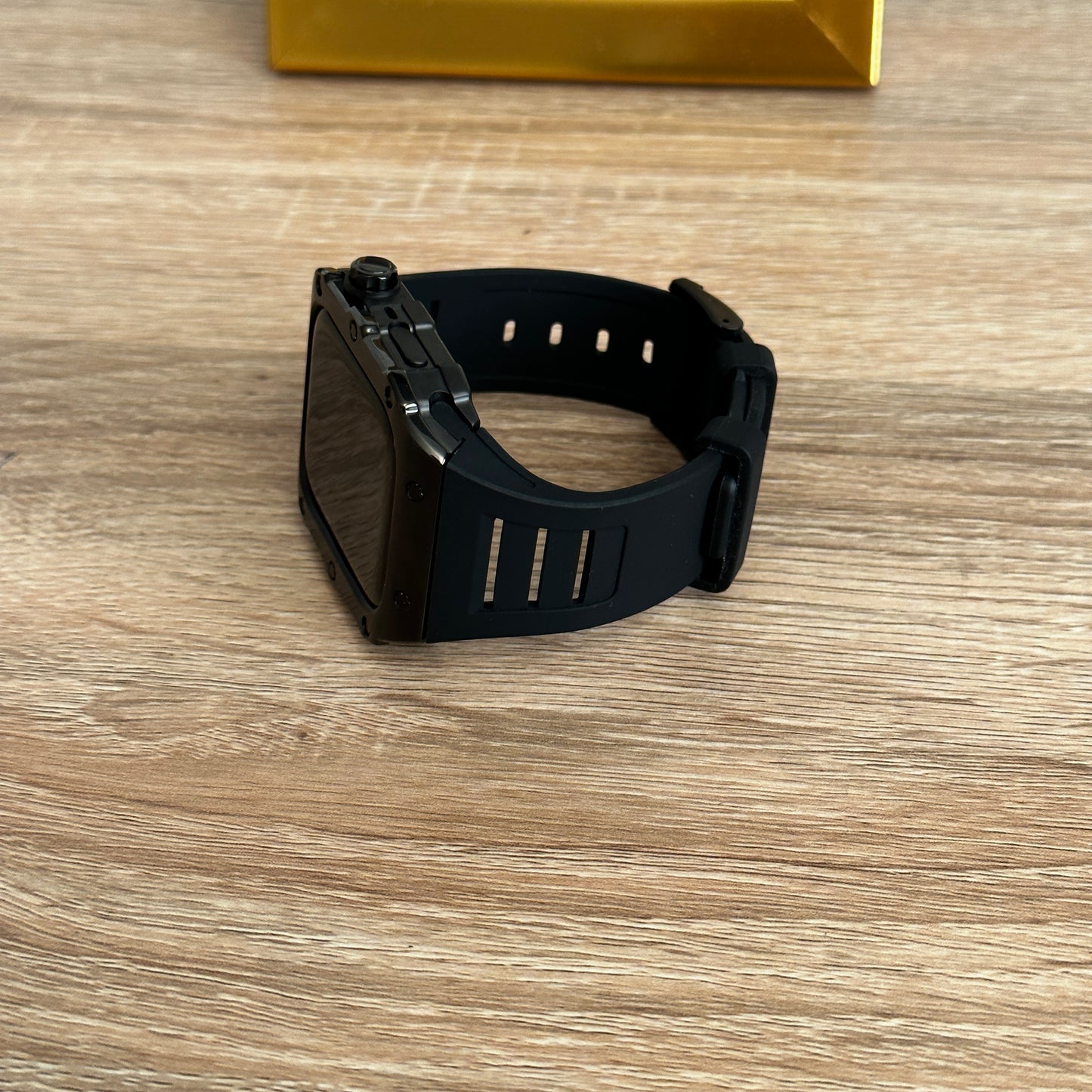 APPLE WATCH RM CASE - BLACK METAL CASE + BLACK STRAP