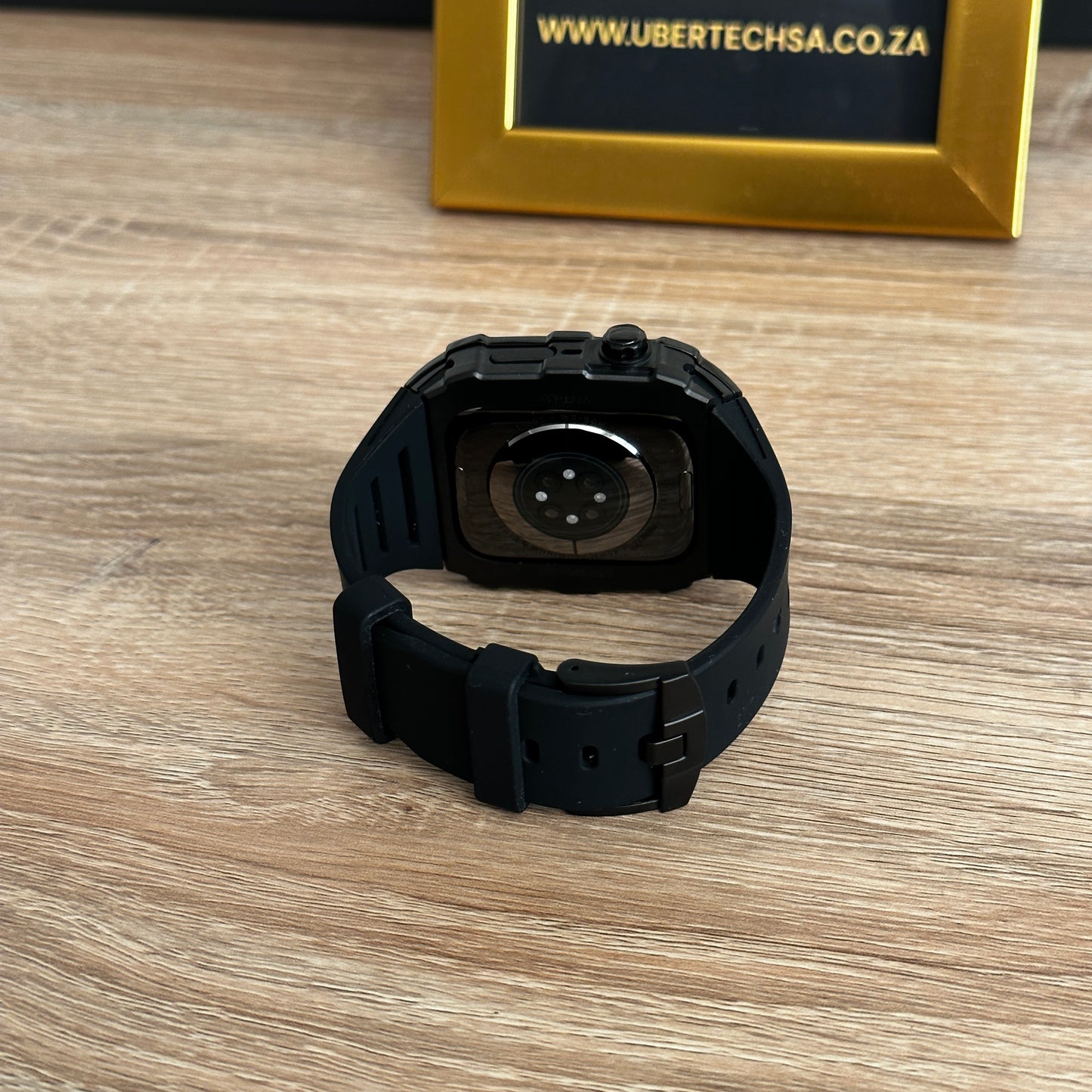 APPLE WATCH RM CASE - BLACK METAL CASE + BLACK STRAP