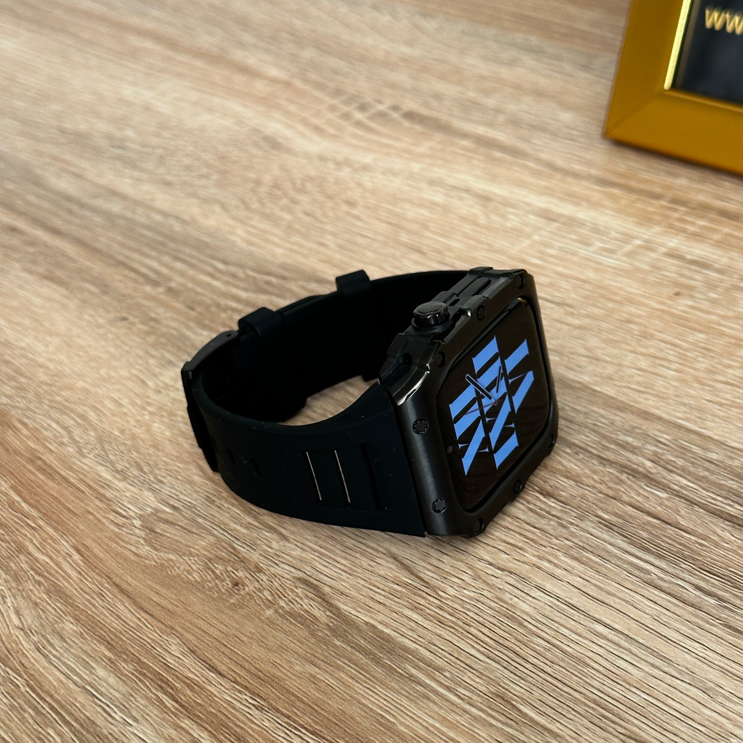 APPLE WATCH RM CASE - BLACK METAL CASE + BLACK STRAP